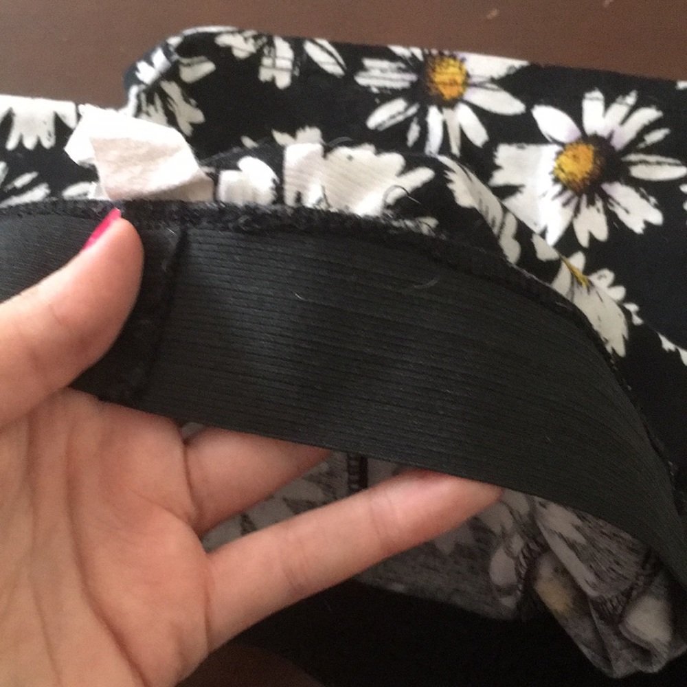 High Waisted Daisy Shorts - Picture 6 of 6